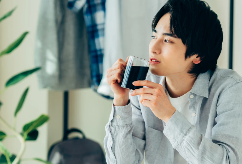 家族でのお引越しをしている家族の写真